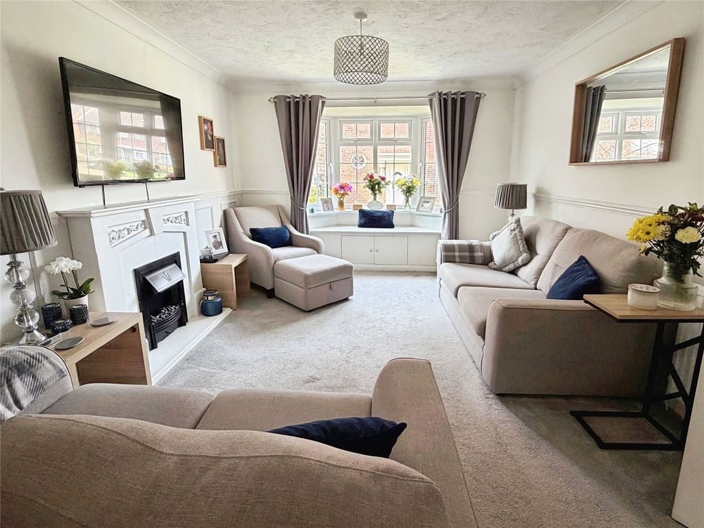 Property photo 3 of 27 Living Room