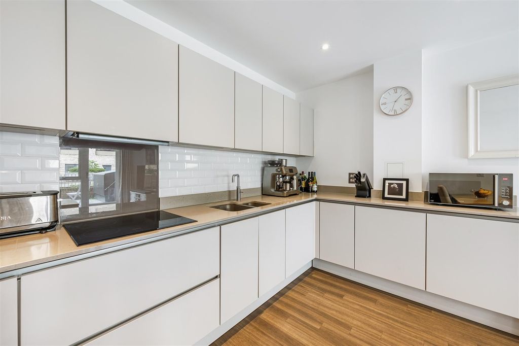 Property photo 2 of 18 6 Donne Court-5.Jpg