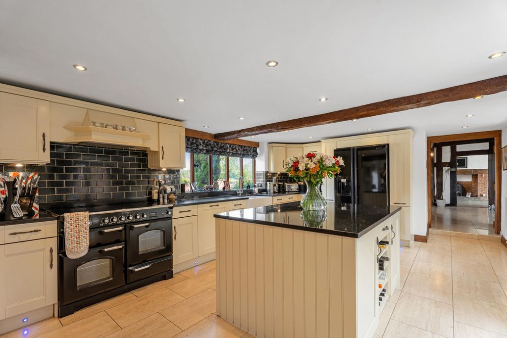 Property photo 3 of 37