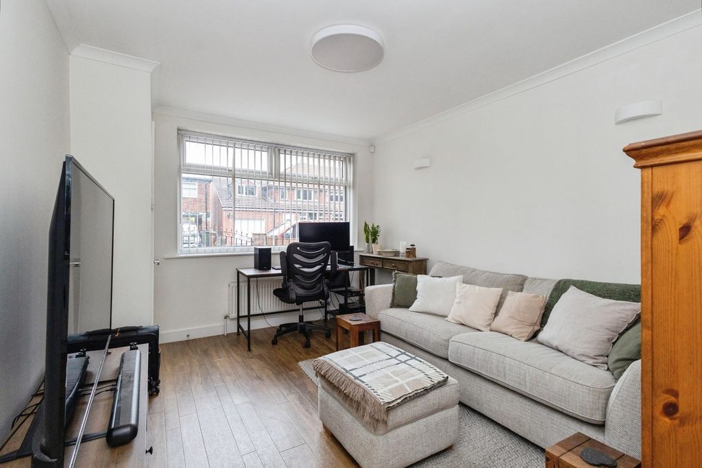 Property photo 3 of 21 Pbox-Img.Jpg