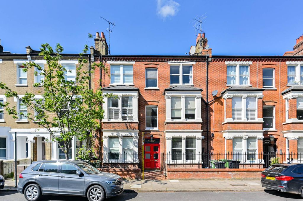 Property photo 2 of 8