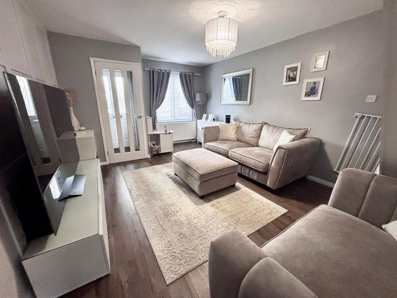 Property photo 3 of 14 Lounge