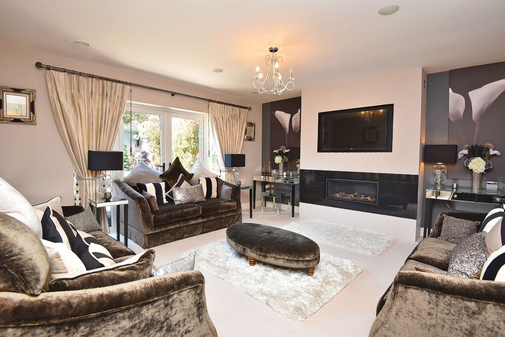 Property photo 3 of 37