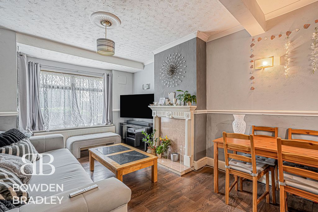 Property photo 2 of 19