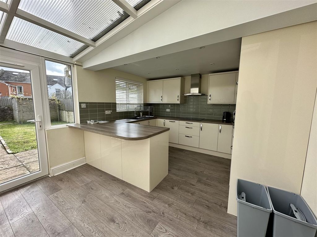 Property photo 3 of 14 Kitchen 3.Jpeg