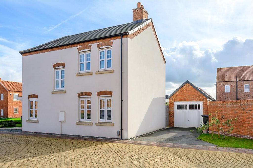 Property photo 1 of 20 External