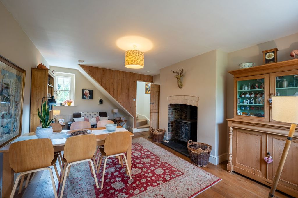 Property photo 2 of 32
