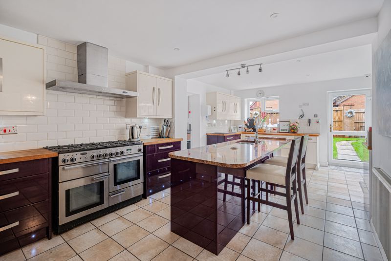 Property photo 2 of 31 Kitchen/Breakfast Room