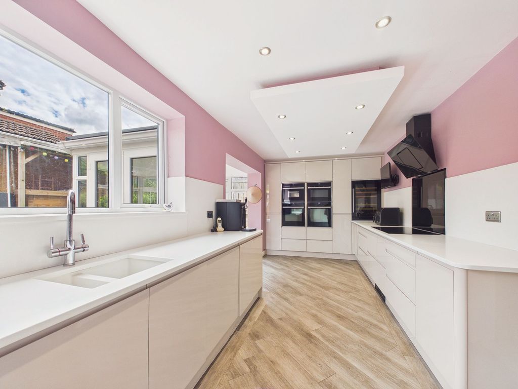 Property photo 3 of 16 Kitchen