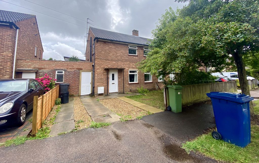 Property photo 1 of 18 3 Bed Semi-Detached House For Sale Stansfield Road, Cambridge Cb5