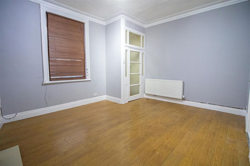 Property photo 2 of 8 Reception