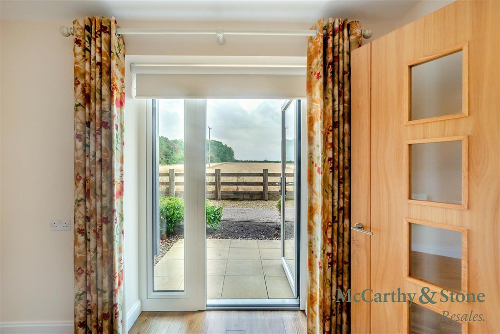 Property photo 2 of 26 8703347-Interior08.Jpg