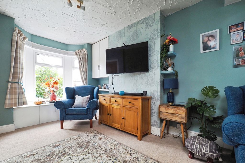 Property photo 3 of 35 Pbox-Img.Jpg
