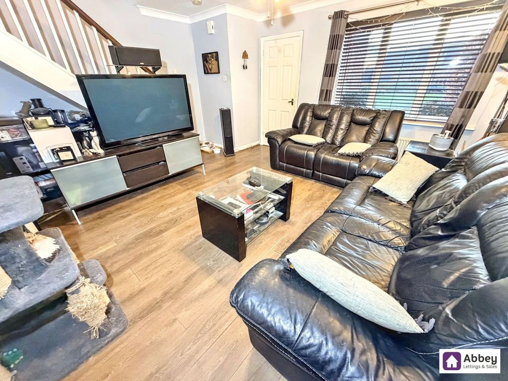 Property photo 3 of 19 Lounge