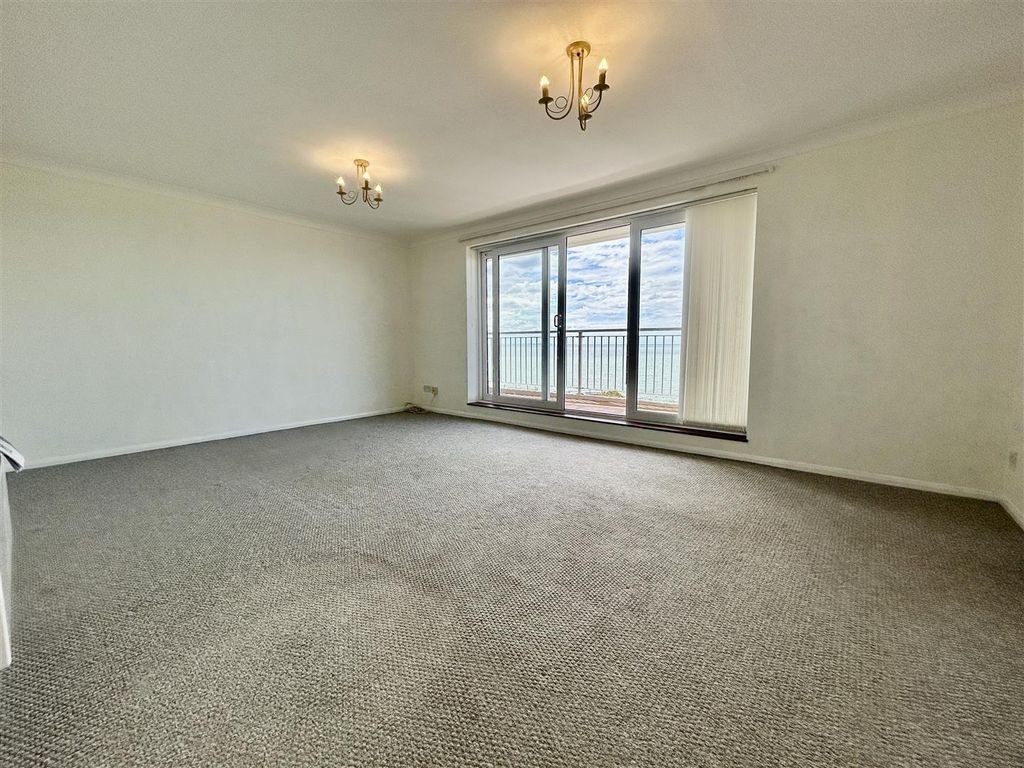 Property photo 3 of 11 Living Room