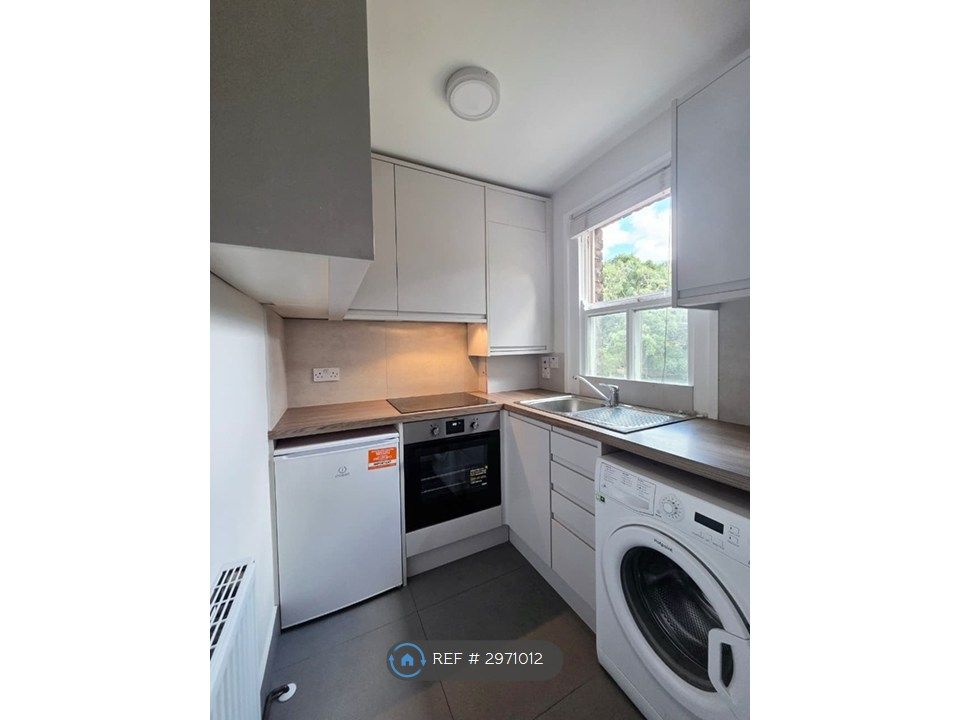 Property photo 3 of 6 Kitchen