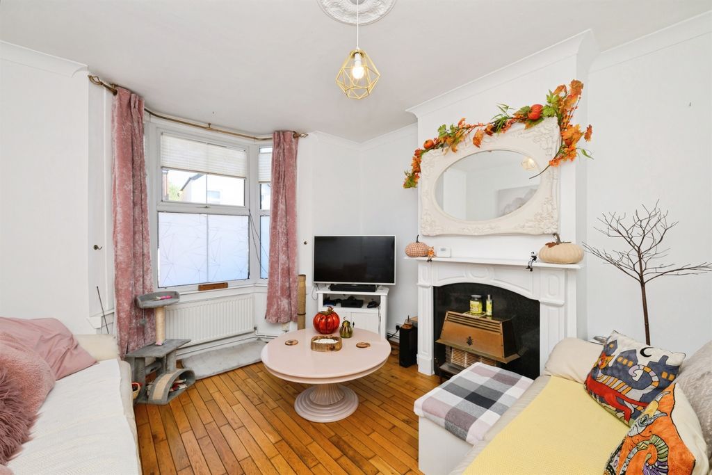 Property photo 3 of 17