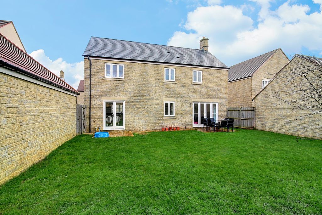 Property photo 3 of 11