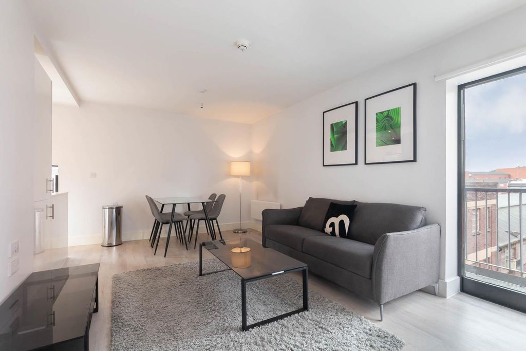 Property photo 2 of 10 Living Room/Dining Area