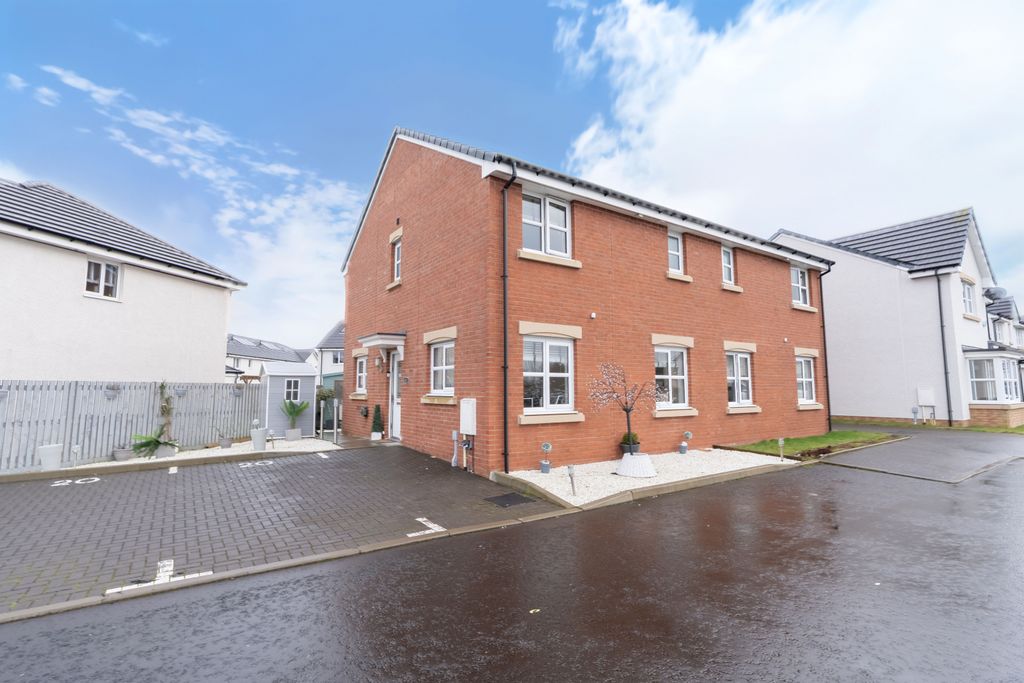 Property photo 1 of 32 3 Bedroom Semi-Detached For Sale