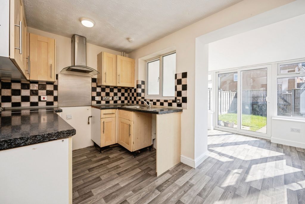 Property photo 3 of 25 Pbox-Img.Jpg