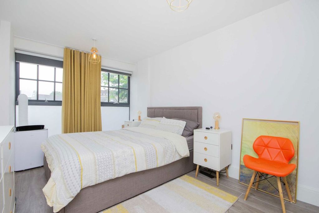 Property photo 3 of 6