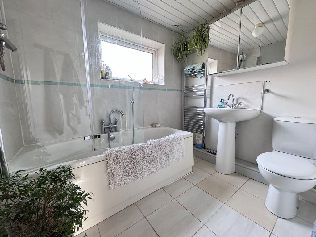 Property photo 2 of 37