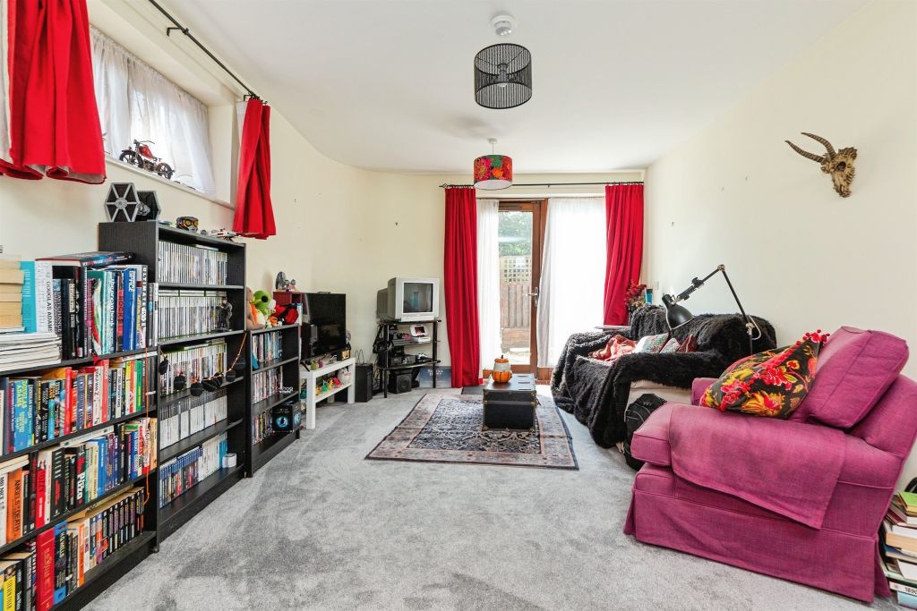 Property photo 2 of 20