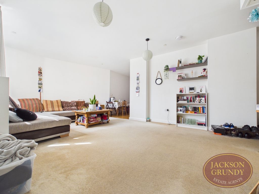 Property photo 2 of 10 Guildhall Road