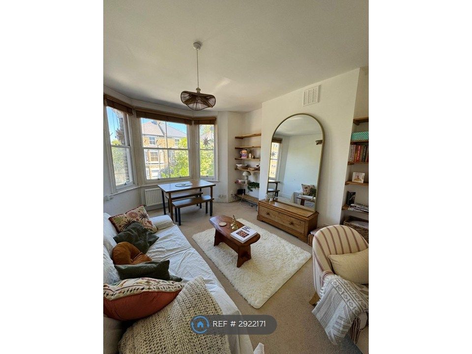 Property photo 1 of 6 Living Room