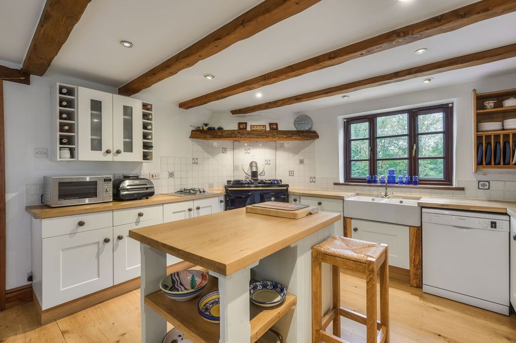 Property photo 2 of 34