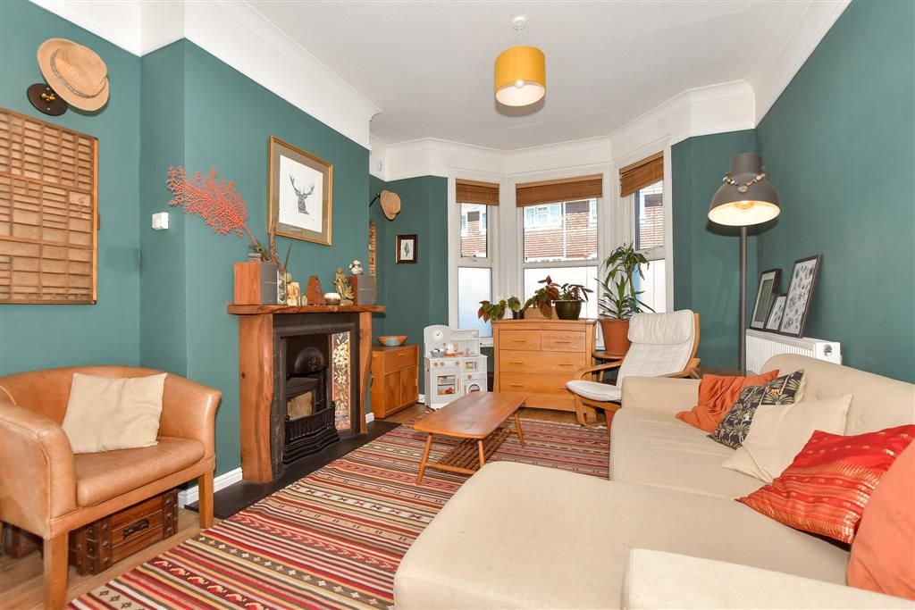 Property photo 2 of 11 Lounge