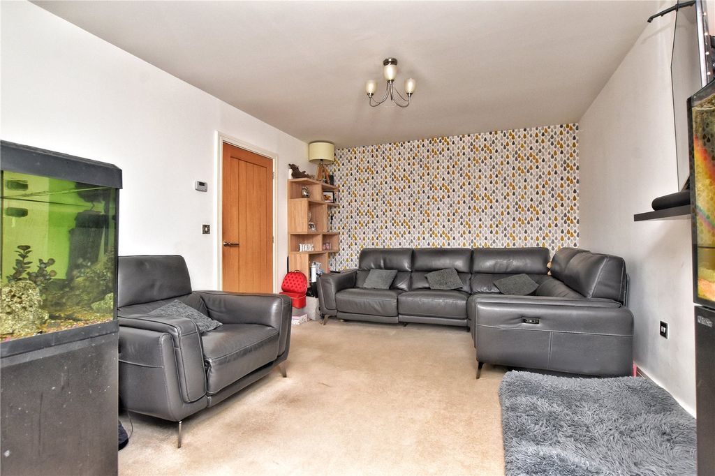 Property photo 3 of 13 Lounge
