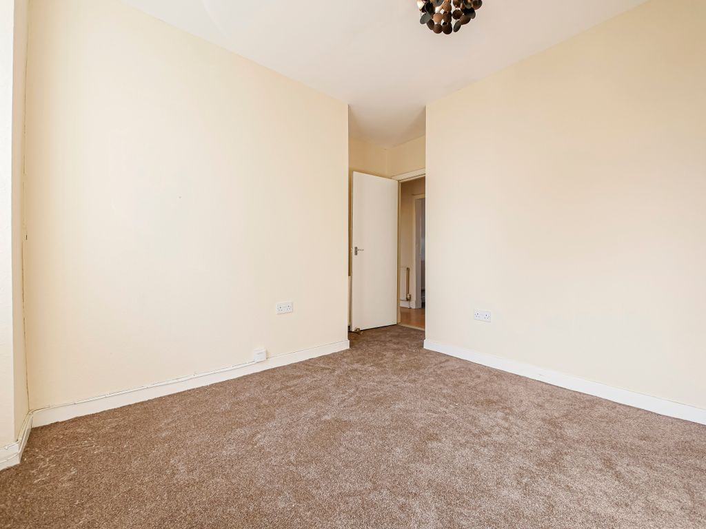Property photo 3 of 11 Bedroom 2-2
