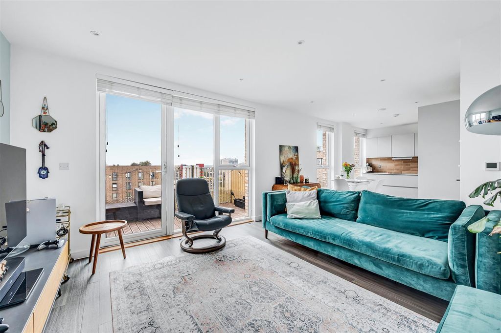 Property photo 3 of 18 57, Munster Court-5.Jpg