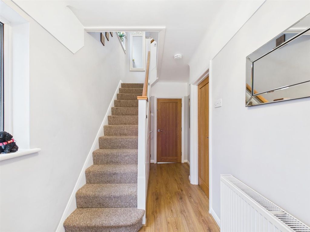 Property photo 2 of 43 Cam03604G0-Pr0230-Still001.Jpg