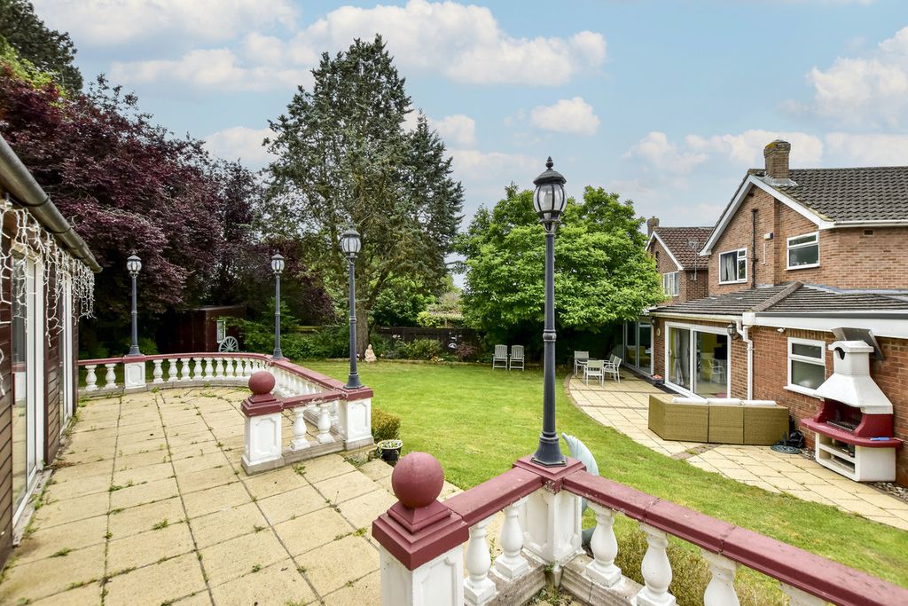 Property photo 2 of 35