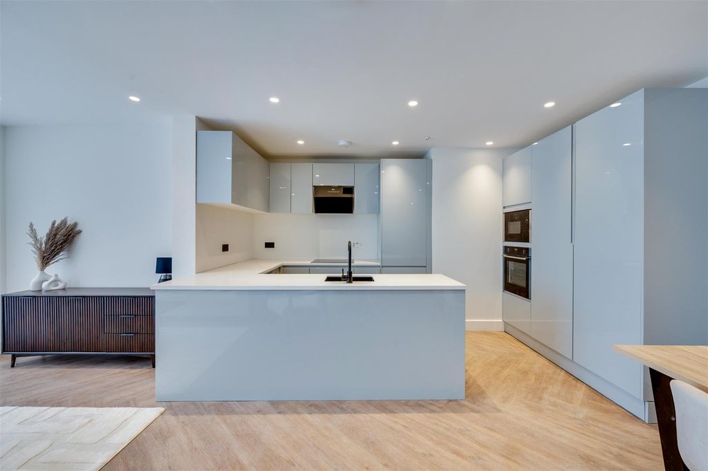 Property photo 2 of 17 Daniels_Flat 2 Kamal Court,  Forty Lane,  Ha9_002.