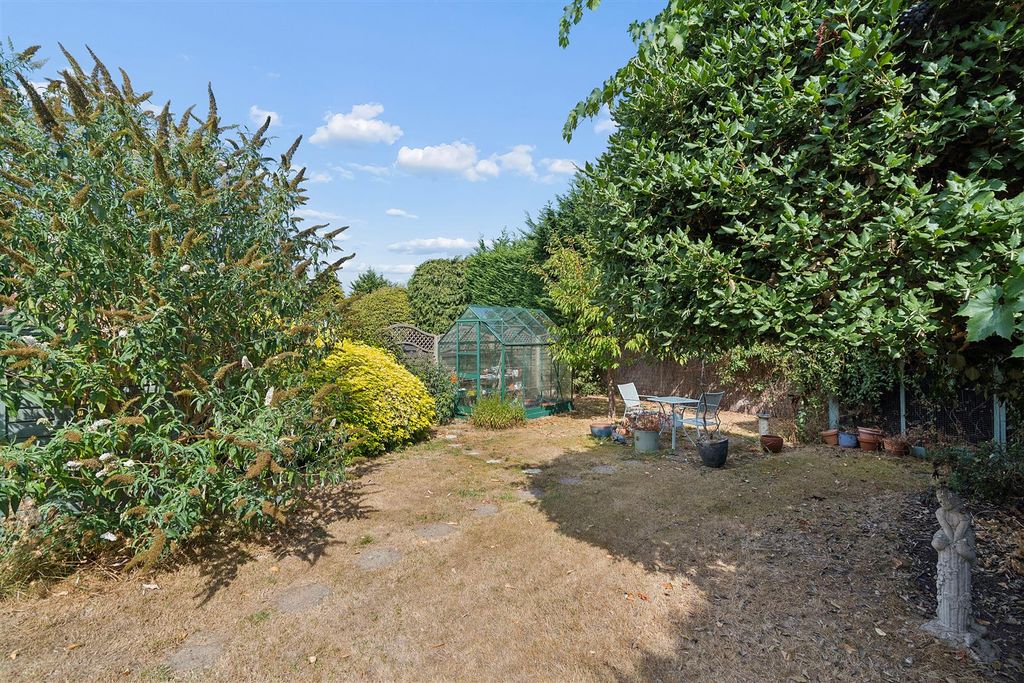 Property photo 2 of 15 Garden