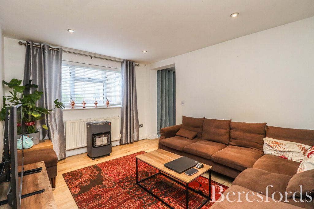 Property photo 3 of 8 Picture 3