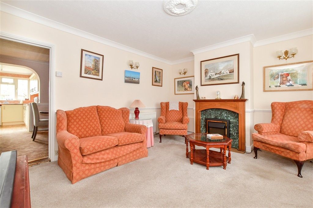 Property photo 3 of 9 Lounge