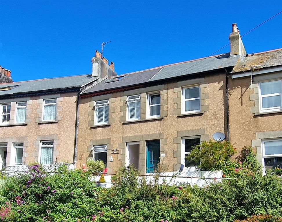 Property photo 1 of 13 2 Bedroom Mid Terrace House For Sale