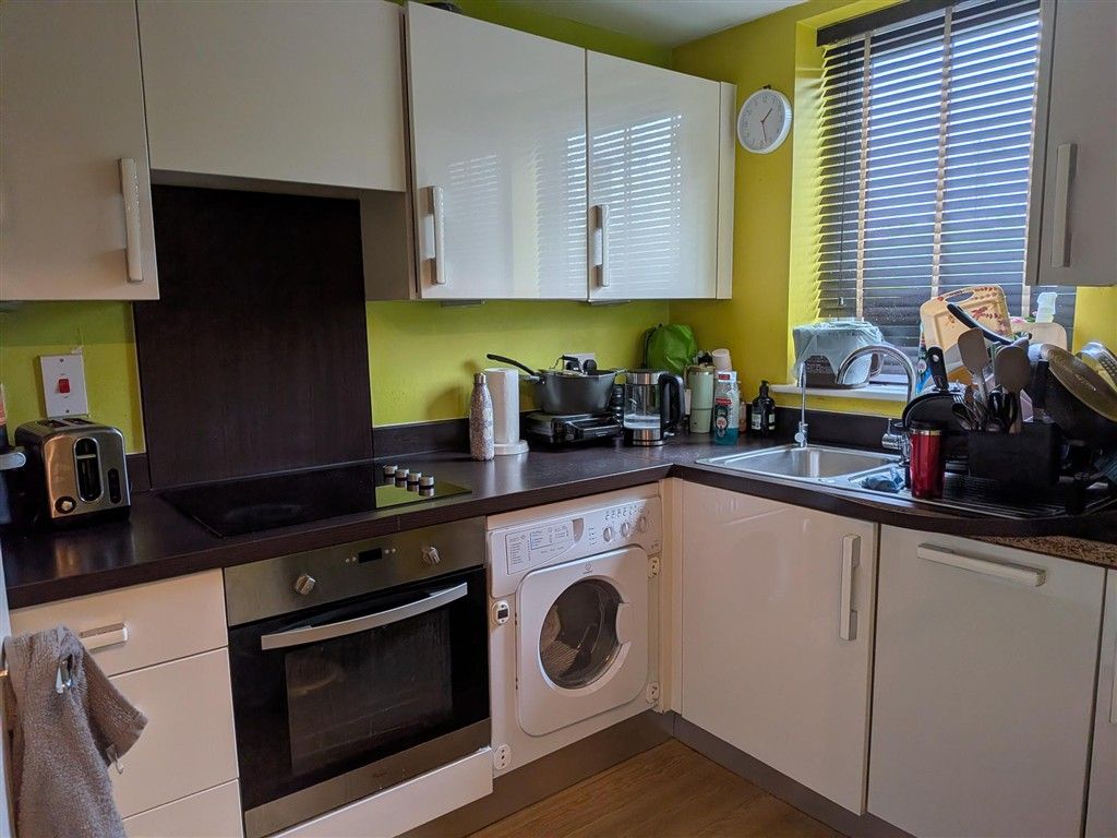 Property photo 3 of 5 Kitchen