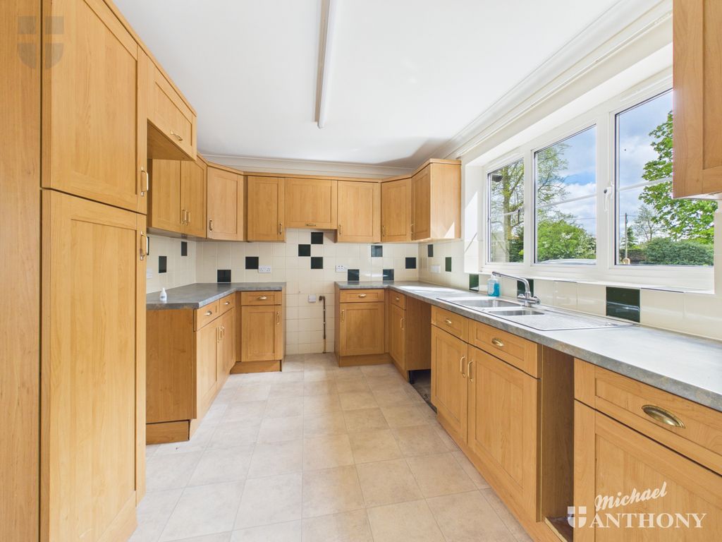 Property photo 3 of 14 Cam03852G0-Pr0634-Still006