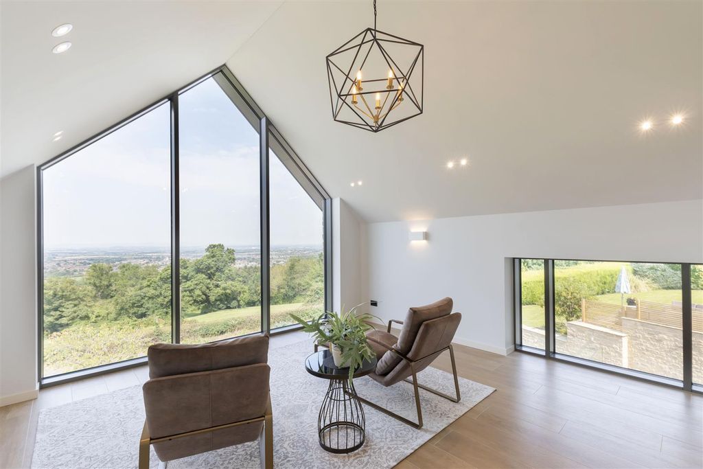 Property photo 2 of 26 Lounge.Jpg