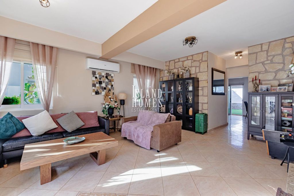 Property photo 1 of 32