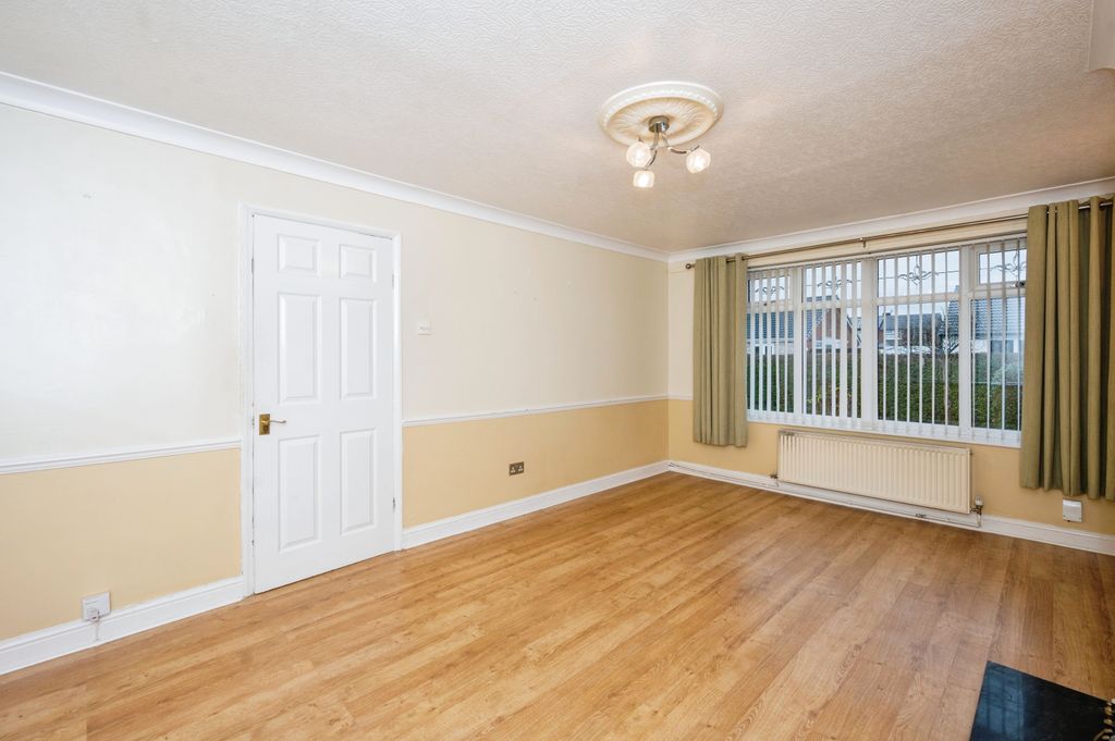 Property photo 3 of 17 Living Room