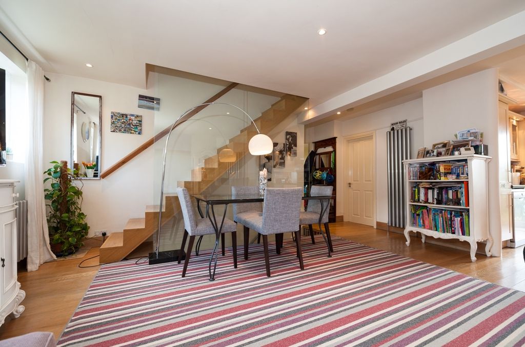 Property photo 3 of 19 Reception