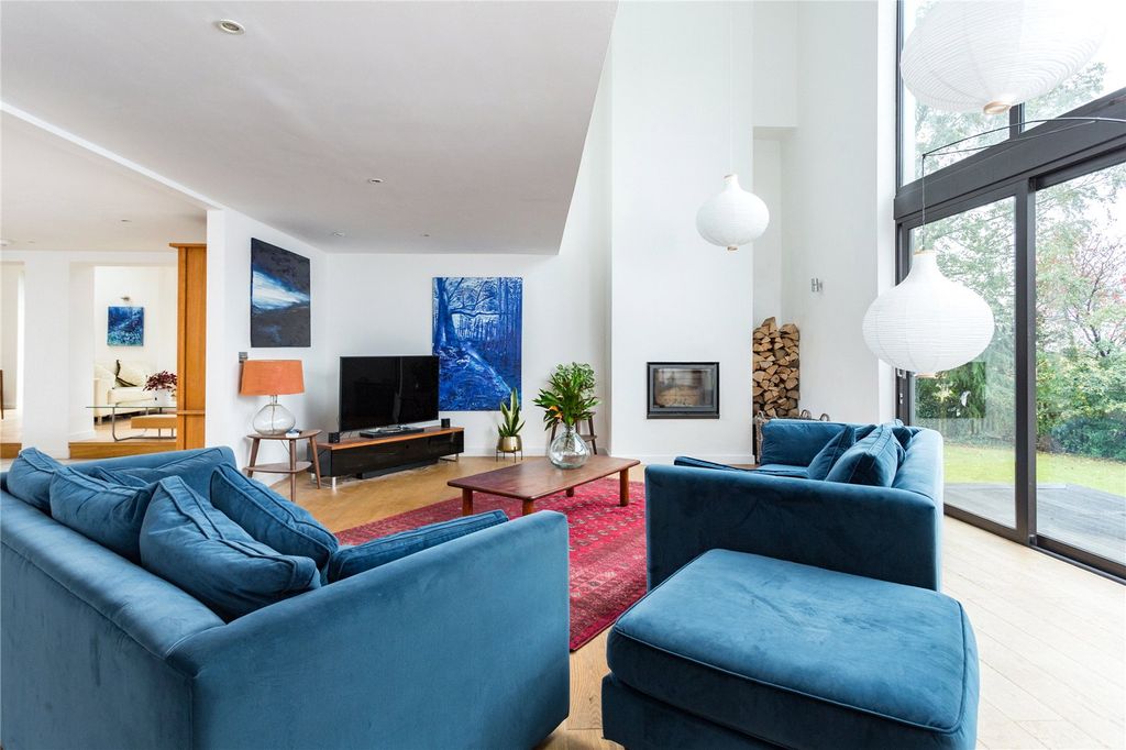 Property photo 3 of 21 Sitting Room