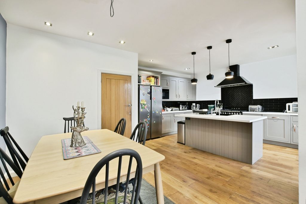 Property photo 3 of 20 Kitchen Diner